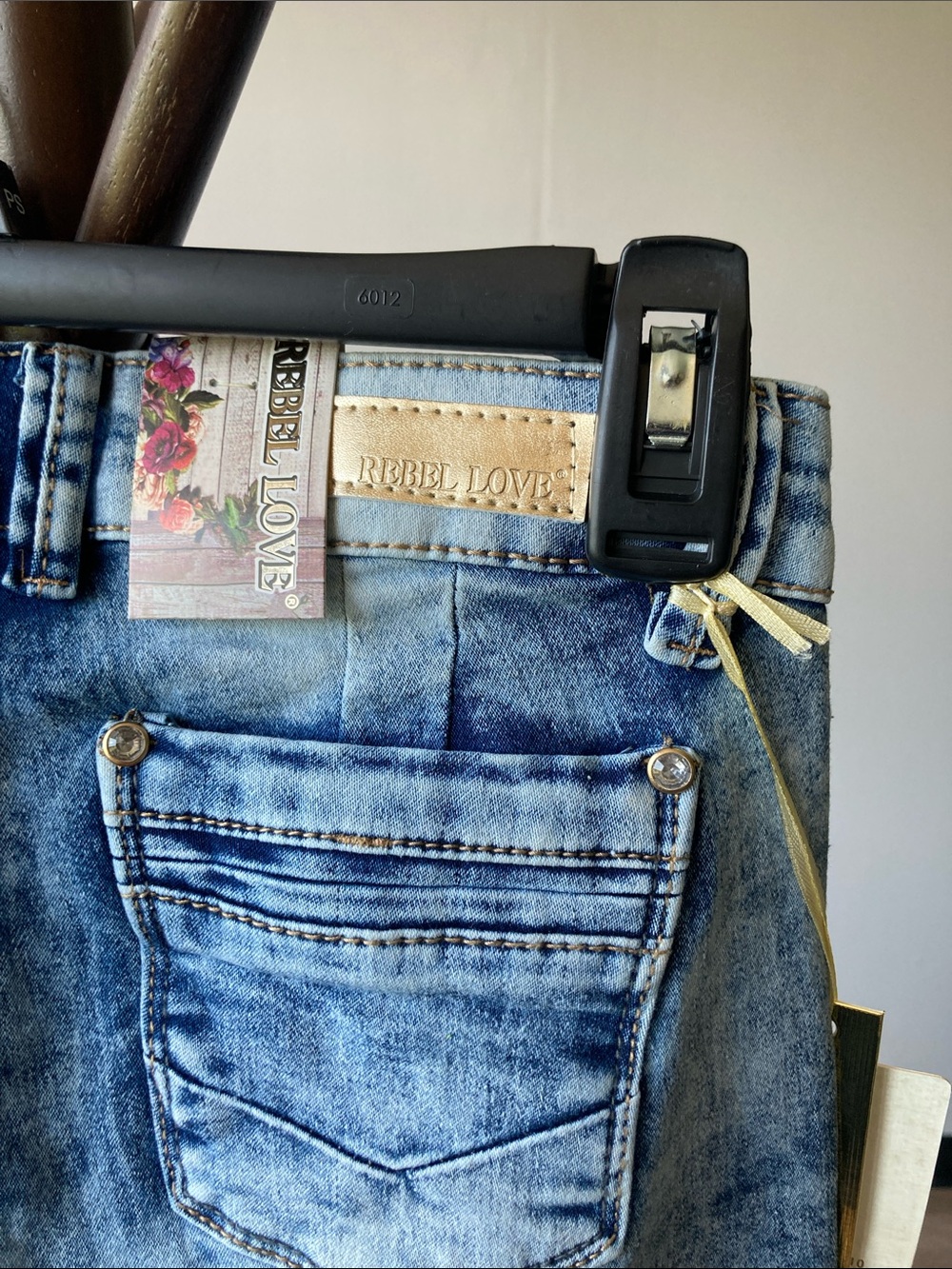 Rebel love jean distressed retro jean acid wash like color embellished 5 / 6 jr - Picture 12 of 17